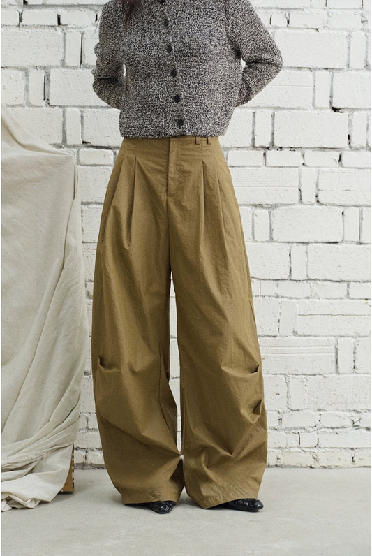 Technical coated layered pleated cargo pants B4314