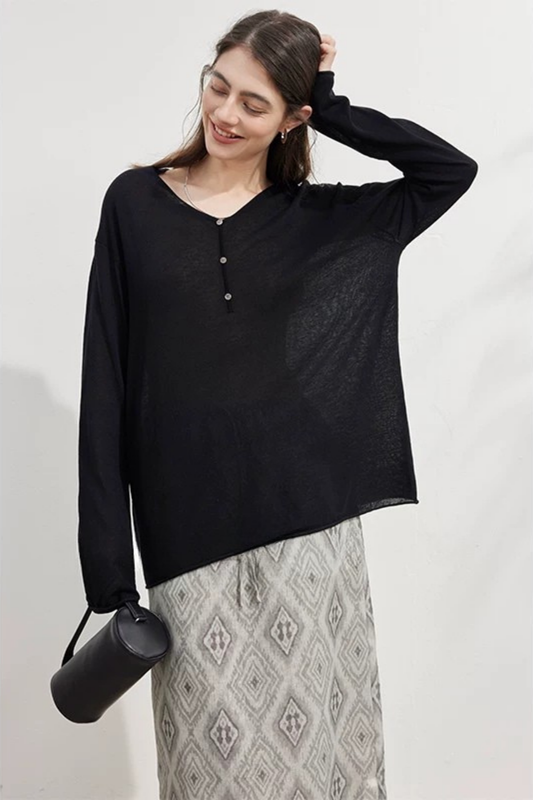 ブラックテンセルリネンVネックルーズセーター B4747