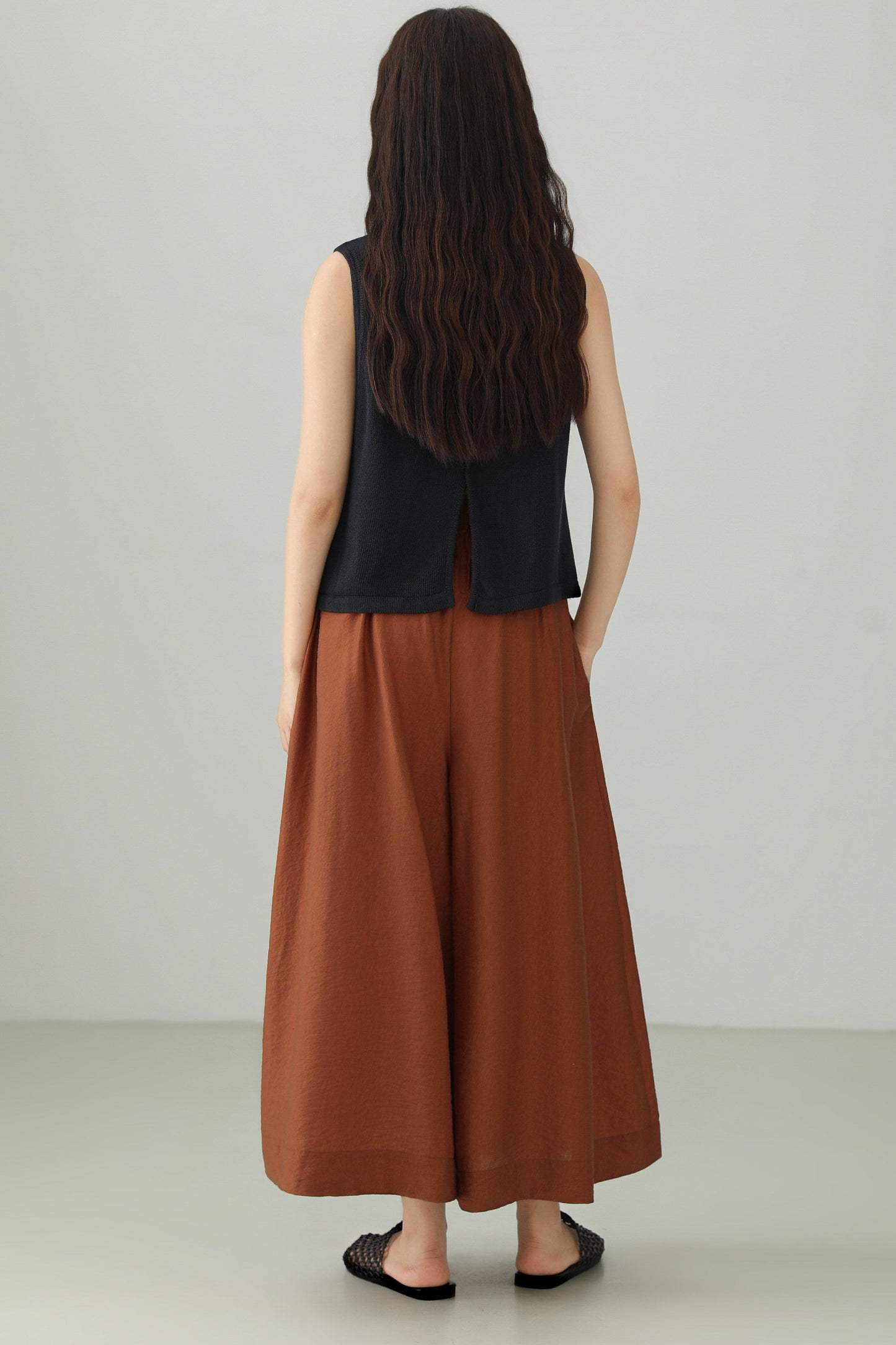 Navy Back Slit Sleeveless Knit Top B4837