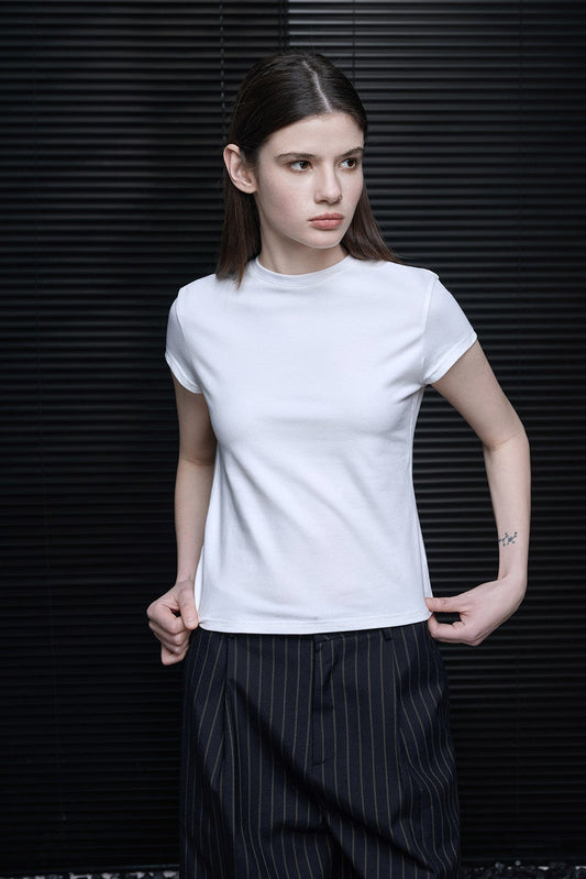 ホワイトシンプルスリムフィットTシャツ B4738