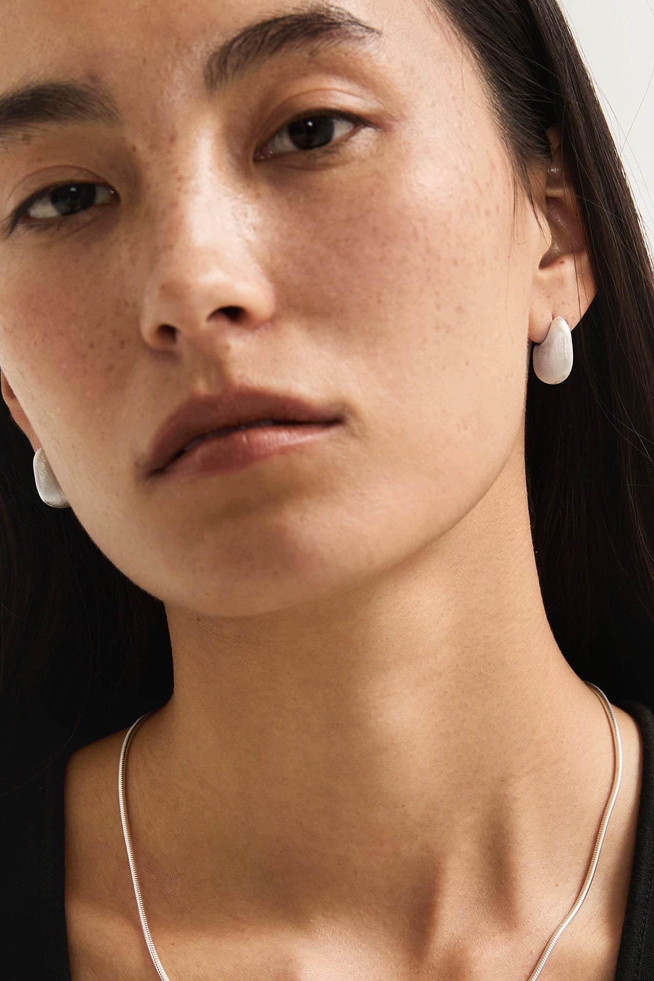 S925バーサタイルプレーンブラッシュドスクエアピアス B4339