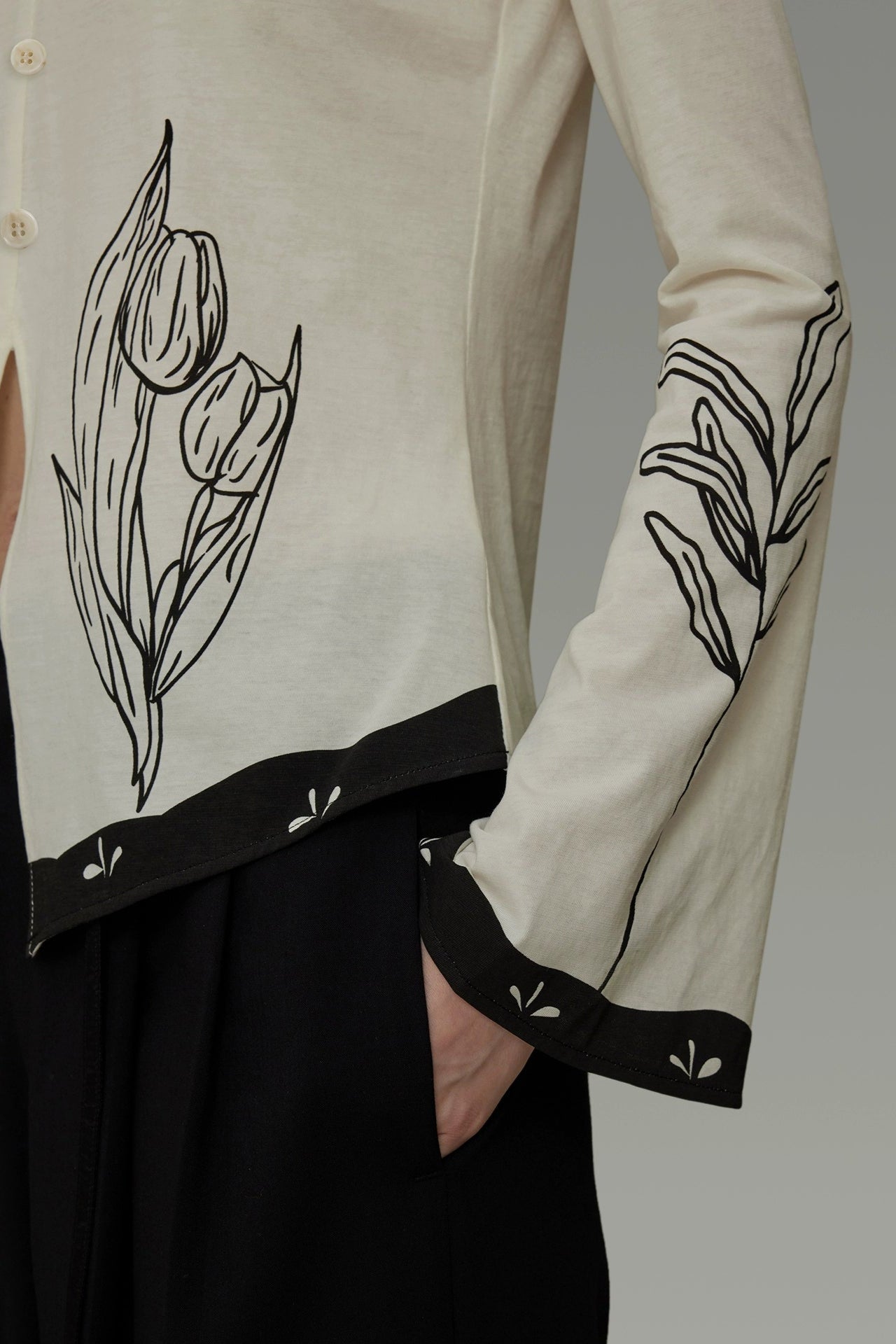 原廠手繪印花V領長袖上衣B4193