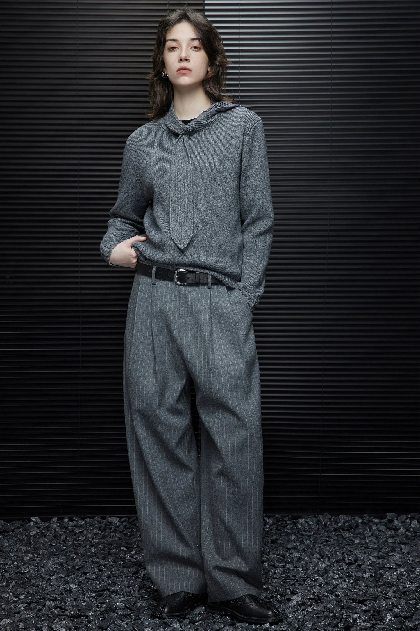 ユニークグレーウール混セーター B3547