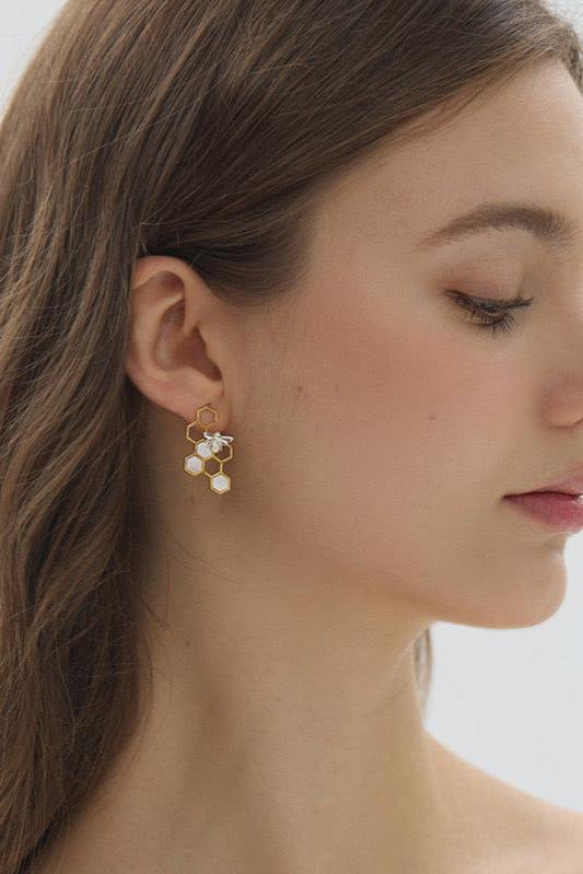 S925 Art Honeycomb Bee Design Earrings B3549