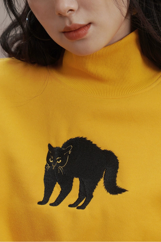 黒猫刺繍イエローハイネックスウェットトップス B4449