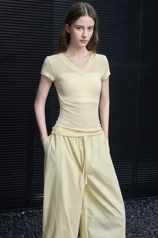 ライトイエローVネックスリムTシャツ B4683