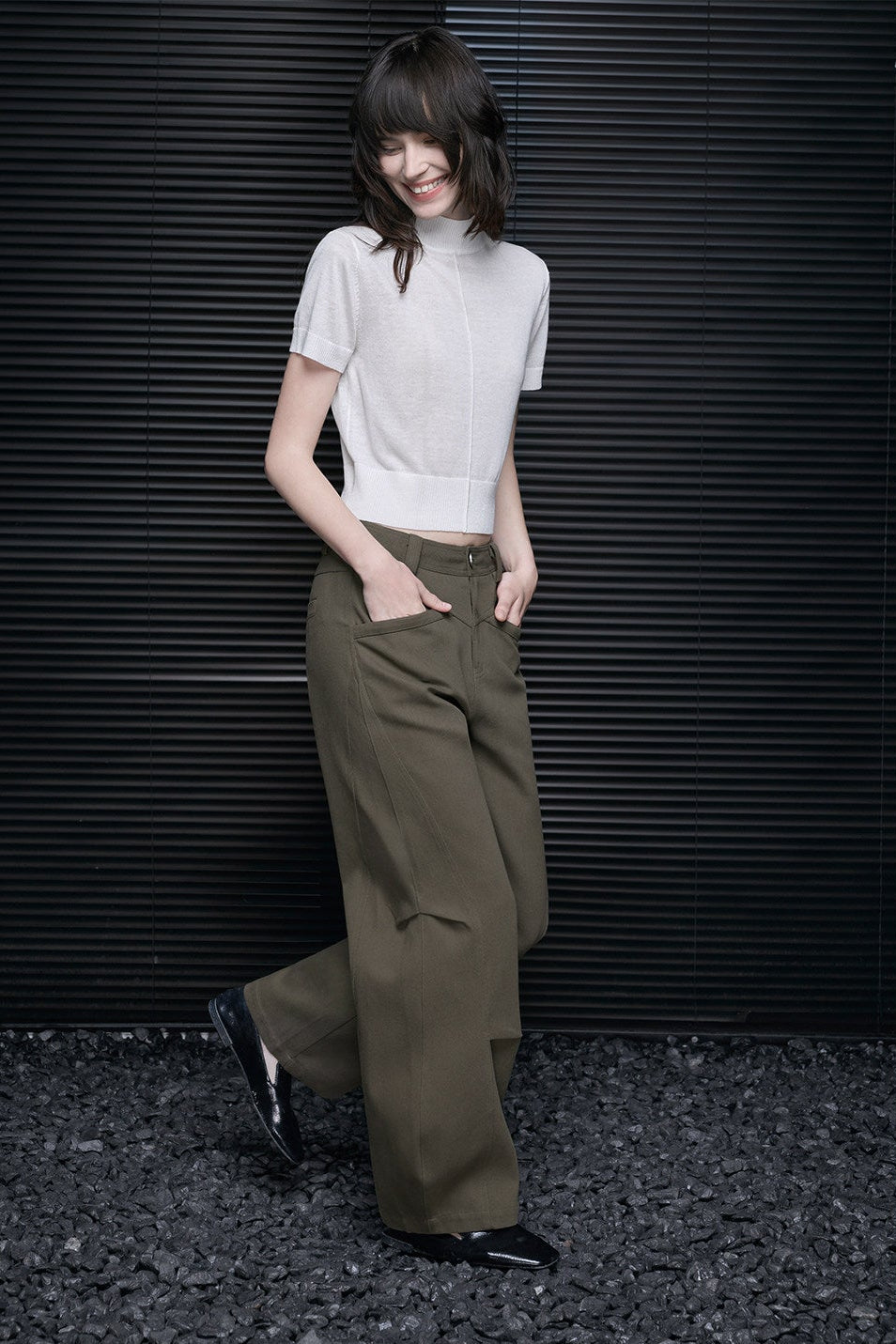 White High-Neck Short-Sleeve Knit Top B4710