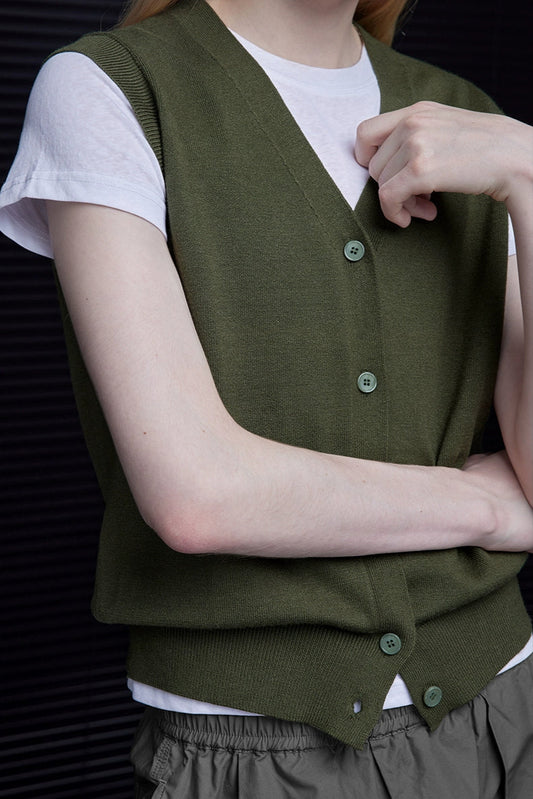 アーミーグリーンニットVネックベスト B3954