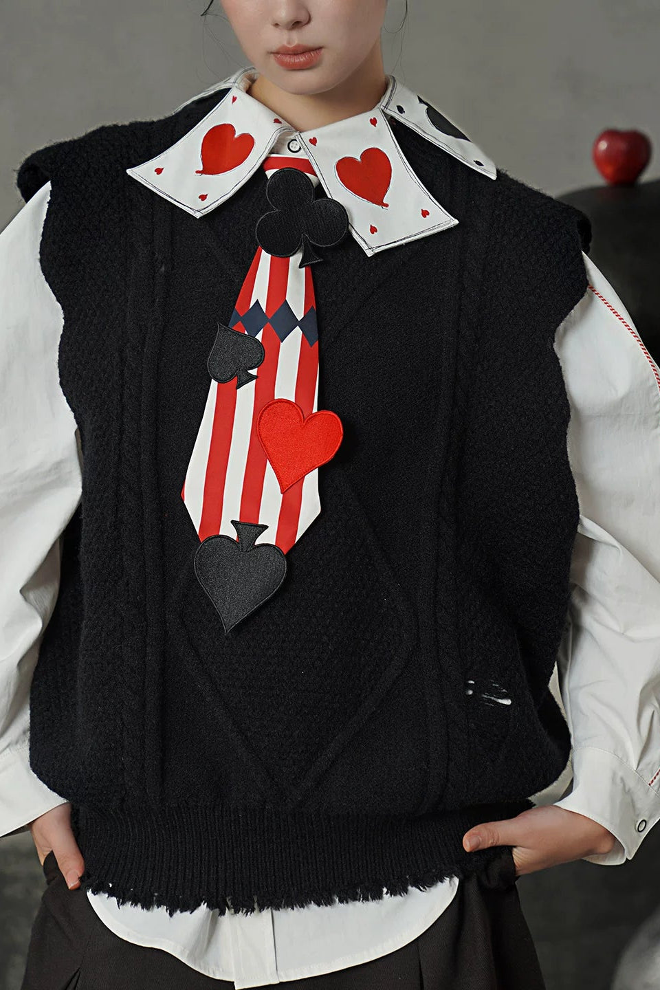 ブラックダイヤモンド柄ニットベスト B4584