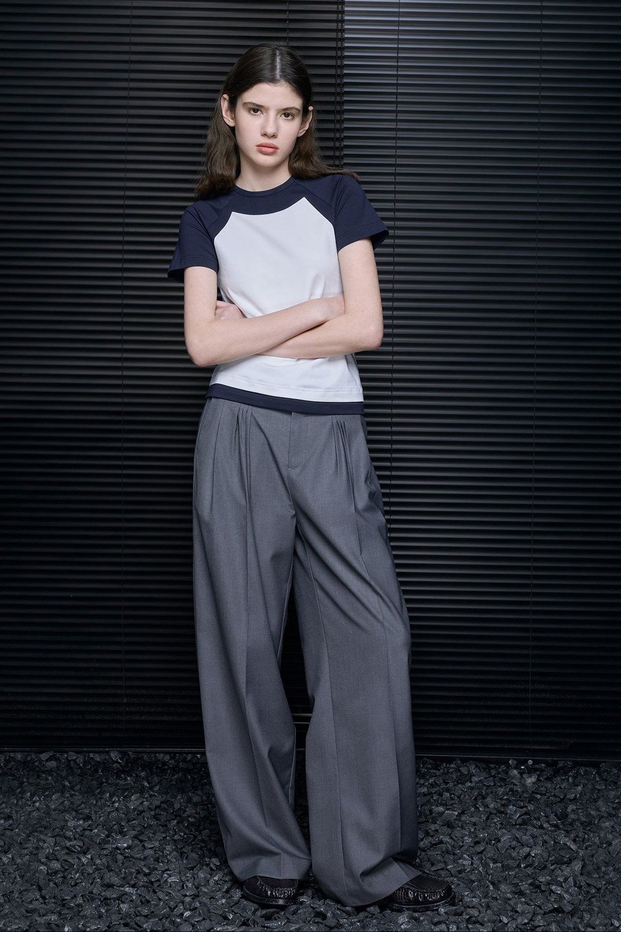 グレーストレートプリーツワイドパンツ B4670