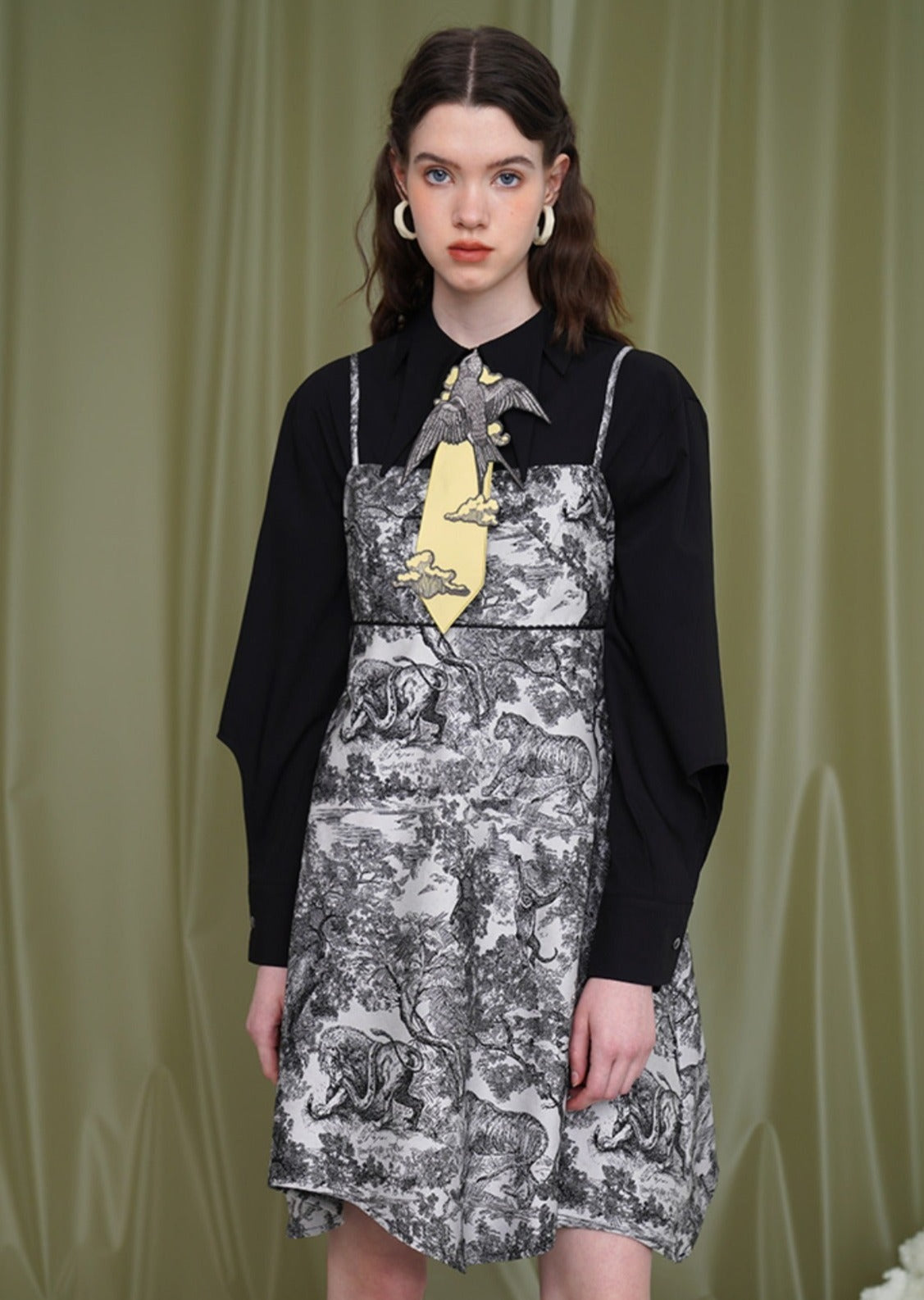 ツバメムーンイエローネクタイ B2930