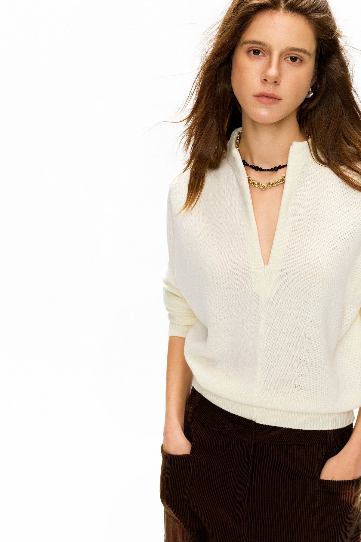 Off-white half-zip stand-collar knit top B5015