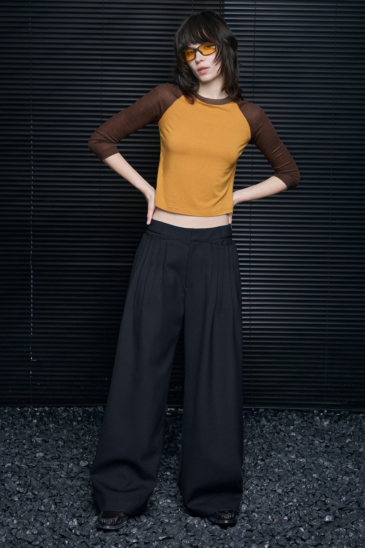 ブラックハンサムストレートワイドパンツ B4680