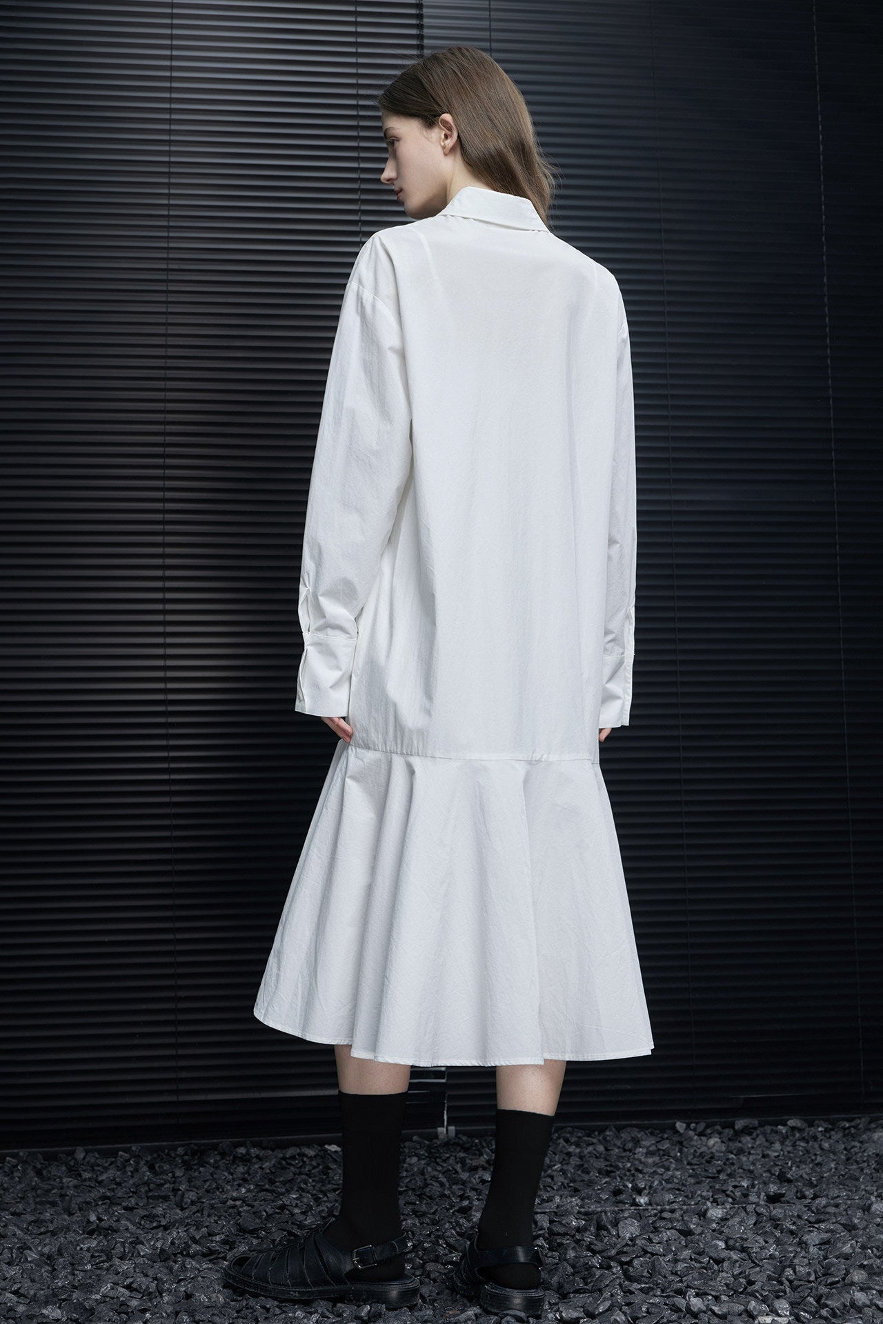 White mid-length polo collar shirt dress B4640