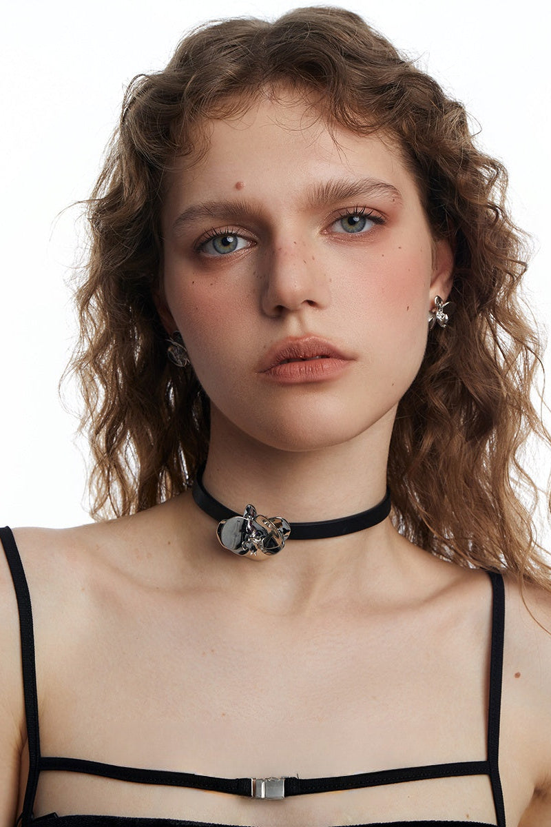 ブラックレザーアイリスチョーカー B4050