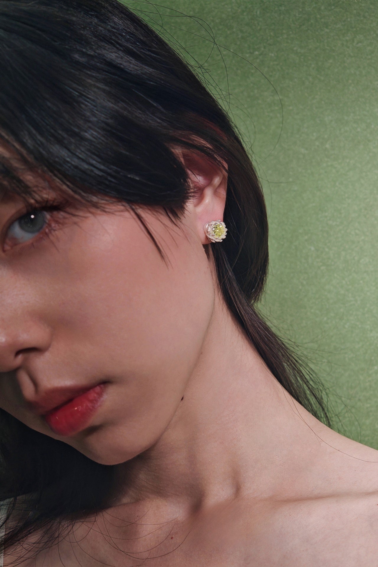 雛菊閃耀鋯石不對稱彩色耳環 B4465