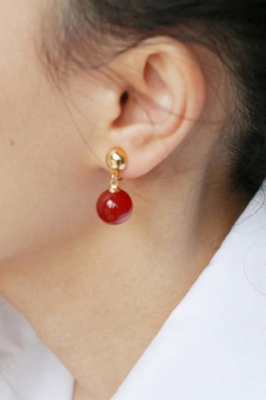 レッドアゲートゴールドボールイヤークリップ B1052