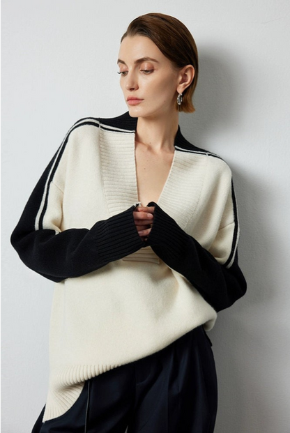 Black and white wool V-neck sweater B4303