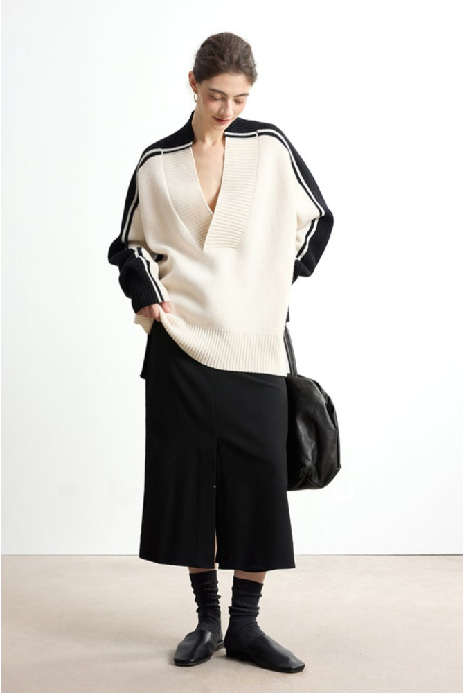 Black and white wool V-neck sweater B4303