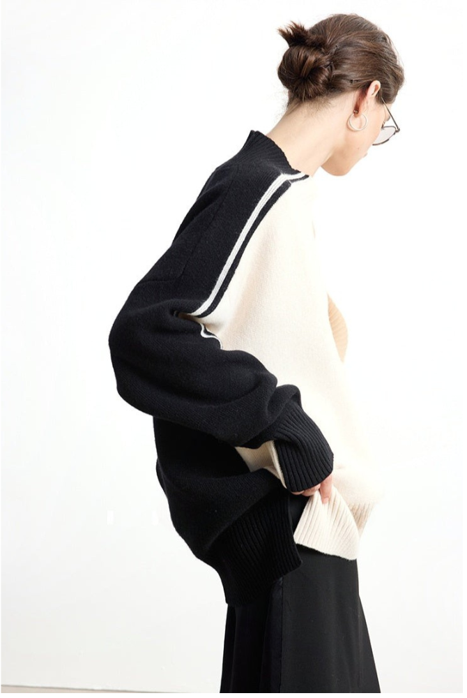 Black and white wool V-neck sweater B4303