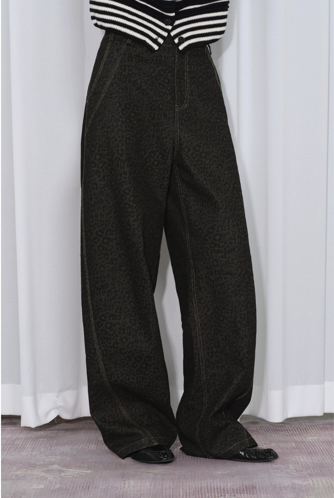 3D 開叉針彎刀香蕉牛仔褲 B4310