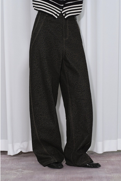 3D 開叉針彎刀香蕉牛仔褲 B4310