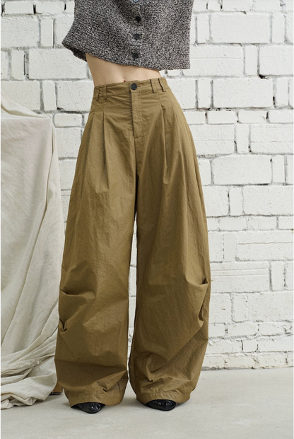 Technical coated layered pleated cargo pants B4314