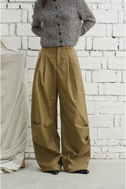 Technical coated layered pleated cargo pants B4314