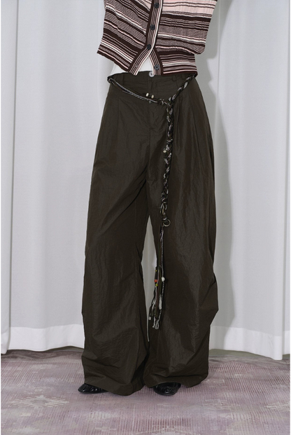 Technical coated layered pleated cargo pants B4314