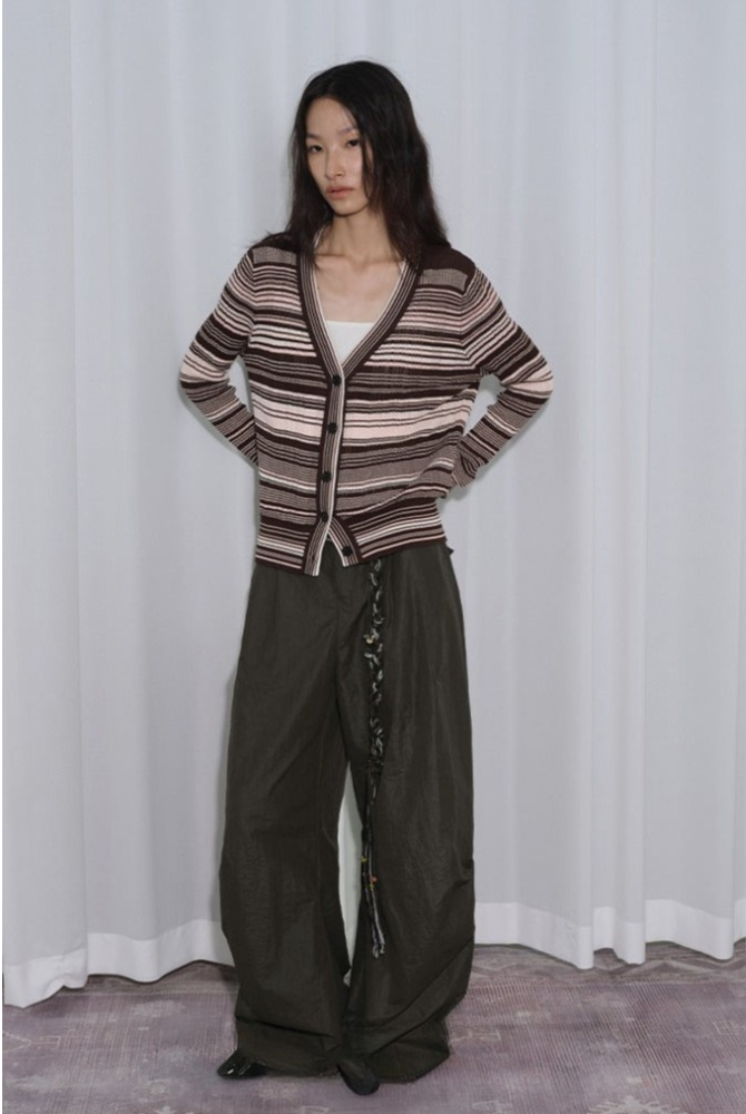 Technical coated layered pleated cargo pants B4314