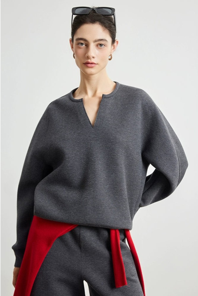 Loose V-neck sweatshirt, pants, and skirt B4330