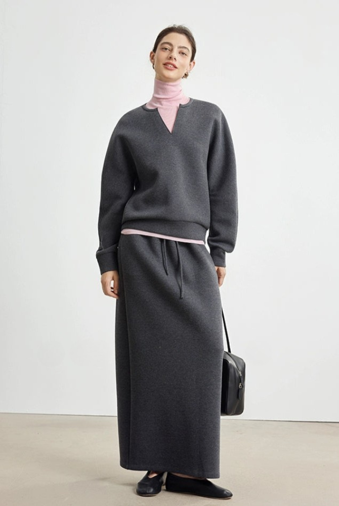 Loose V-neck sweatshirt, pants, and skirt B4330
