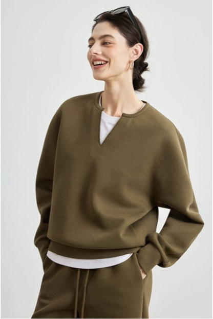 Loose V-neck sweatshirt, pants, and skirt B4330