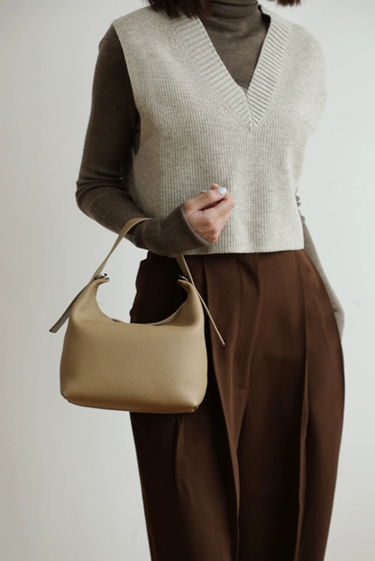 皮革腋下水桶肩背包 B4413