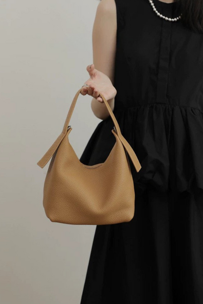 皮革腋下水桶肩背包 B4413