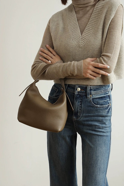 皮革腋下水桶肩背包 B4413