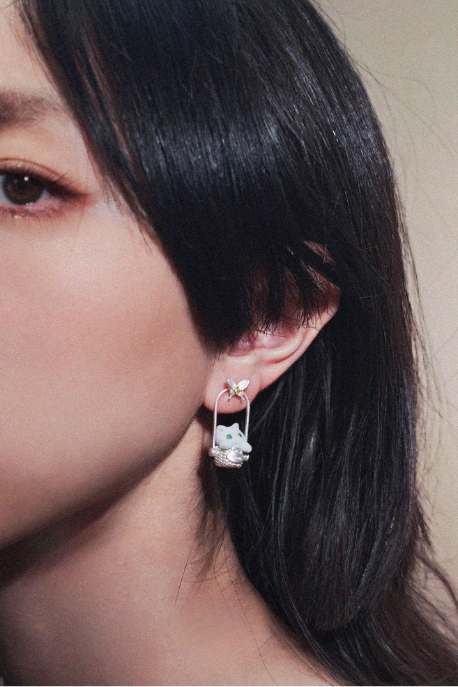 可愛小貓蝴蝶不對稱彩色耳環 B4463