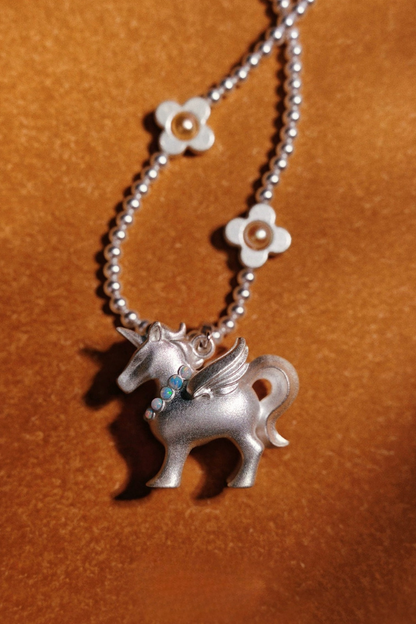 Unicorn pendant necklace B4473