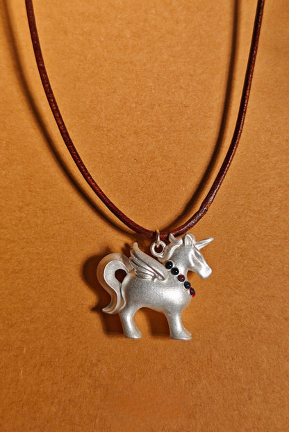 Unicorn pendant necklace B4473