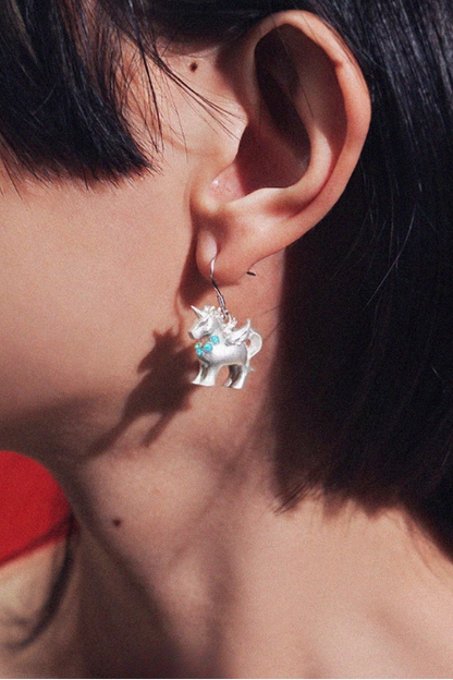 ユニコーンポニーピアス　B4474