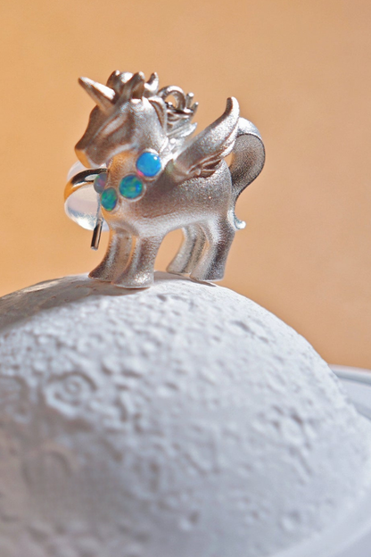 ユニコーンポニーピアス　B4474