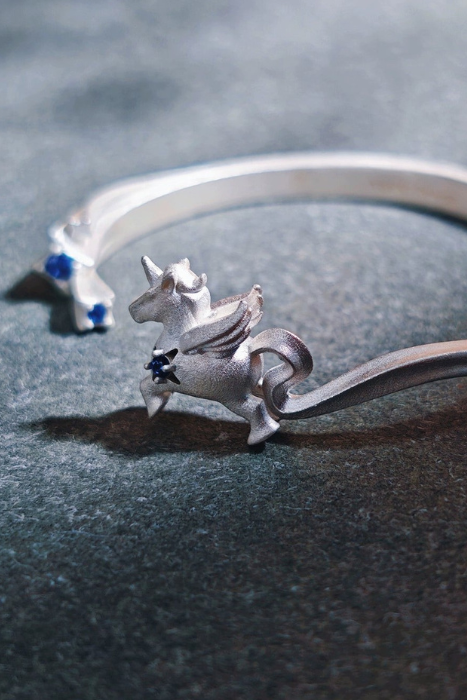 ユニコーンバングルオープンブレスレット　B4477