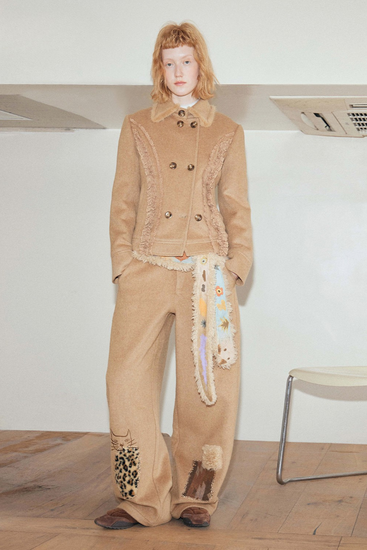 キャットアップリケ刺繡ウール混シミターパンツ　B4590