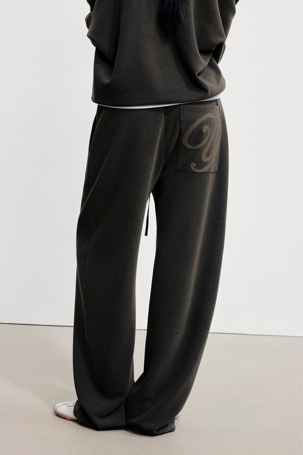 Polo Collar Oversized Sweatshirt & Textured Banana Pants B4998