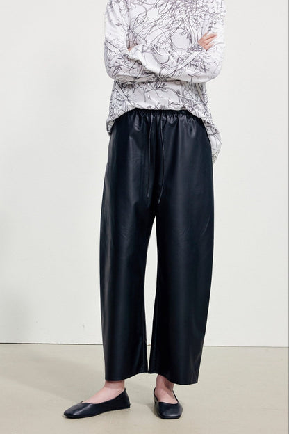 マットPUレザーハイウエストクロップドパンツ　B5044