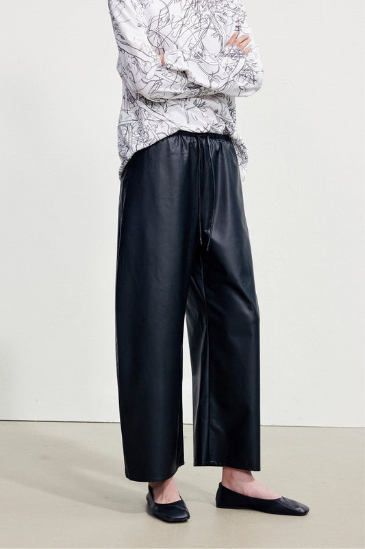 マットPUレザーハイウエストクロップドパンツ　B5044