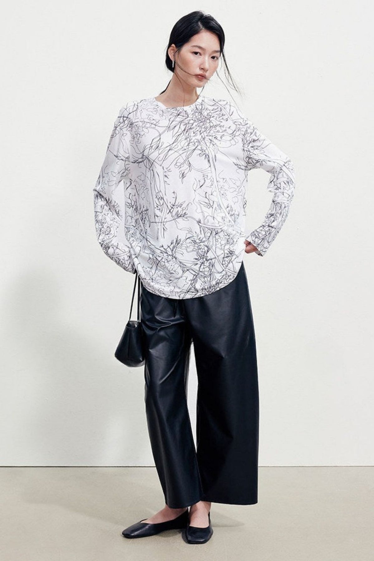 Art Line Print Oversized Crew Neck Long Sleeve T-Shirt B5045