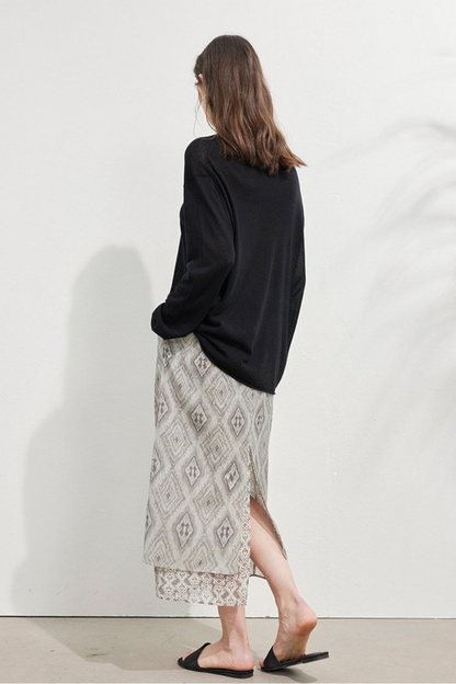 ブラックテンセルリネンVネックルーズセーター　B4747