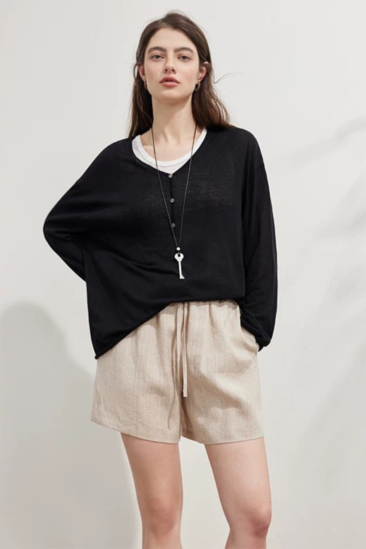 ブラックテンセルリネンVネックルーズセーター　B4747