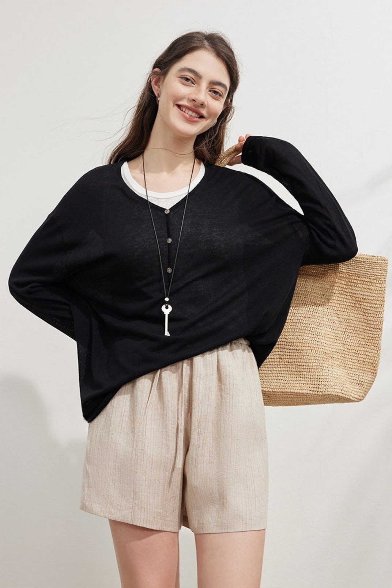 ブラックテンセルリネンVネックルーズセーター　B4747